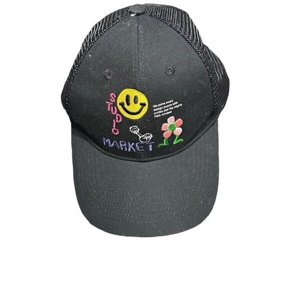 VERY NICE UNISEX Market X Smiley URBAN OUTFITTERS Exclusive Collage Trucker Hat - Picture 1 of 11